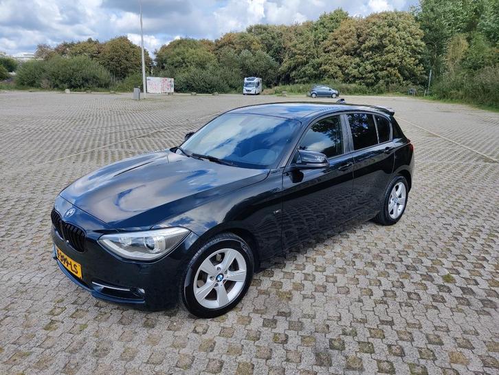 BMW 114i Sport High Exec Cruise Stoelverwarming PDC 220pk, Auto's, BMW, Particulier, 1-Serie, ABS, Adaptieve lichten, Airbags
