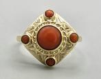 Gouden antieke ring met bloedkoraal. 2025/645., Sieraden, Tassen en Uiterlijk, Ringen, 18 tot 19, ., Ophalen of Verzenden, Zo goed als nieuw