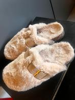 Fluffy instappers, Nieuw, Ophalen of Verzenden, Instappers, Beige