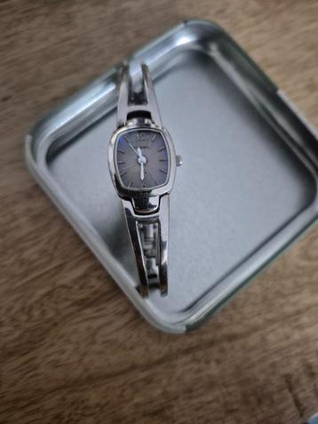 2 verschillende Dames Fossil Horloge small model stalen band beschikbaar voor biedingen