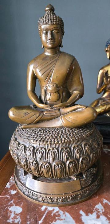 Diverse boeddha's waaronder 1 zware bronzen boeddha. Foto 1 beschikbaar voor biedingen