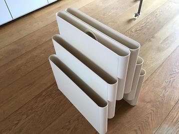 Vintage Kartell lectuurbak 4675. Made in Italy beschikbaar voor biedingen