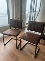 2 Bruine Suede achtige Eetkamer stoelen, Huis en Inrichting, Stoelen, Ophalen, Twee, Bruin, Zo goed als nieuw