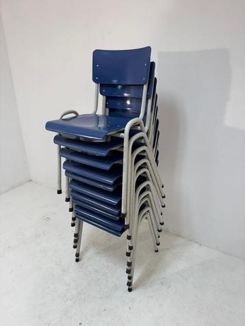 80 kantinestoelen, grijs/blauw gebruikt €22,50 beschikbaar voor biedingen