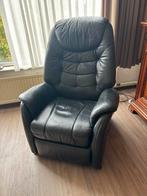 Electrische zwart leren fauteuil, Ophalen, Gebruikt, 50 tot 75 cm, Leer