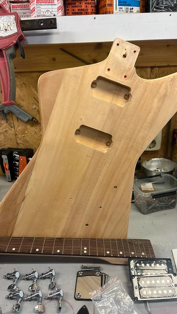 Zelfbouw Explorer Elektrische Gitaar Kit, Muziek en Instrumenten, Snaarinstrumenten | Gitaren | Elektrisch, Nieuw, Solid body