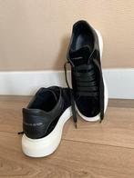 Alexander McQueen Velvet Zwart Maat 46 ZGAN, Kleding | Heren, Schoenen, Ophalen of Verzenden, Zo goed als nieuw, Zwart, Sneakers of Gympen
