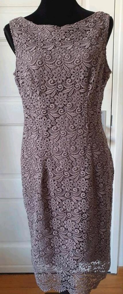 Mooie kanten jurk in leverkleur maat 40 van S'Oliver, Kleding | Dames, Jurken, Zo goed als nieuw, Maat 38/40 (M), Overige kleuren