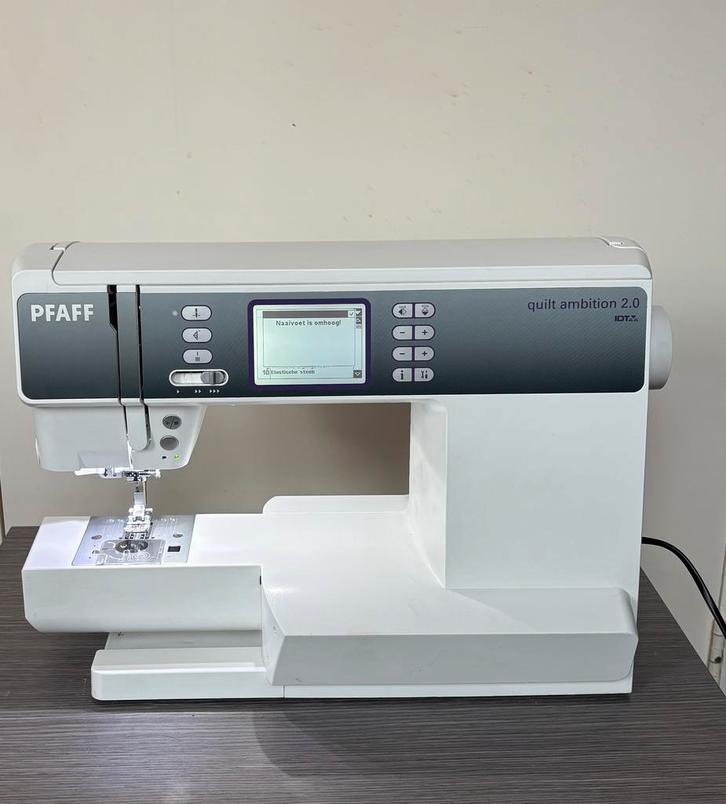 Pfaff Quilt ambition 2.0 met boventransport IDT, Hobby en Vrije tijd, Naaimachines en Toebehoren, Zo goed als nieuw, Naaimachine