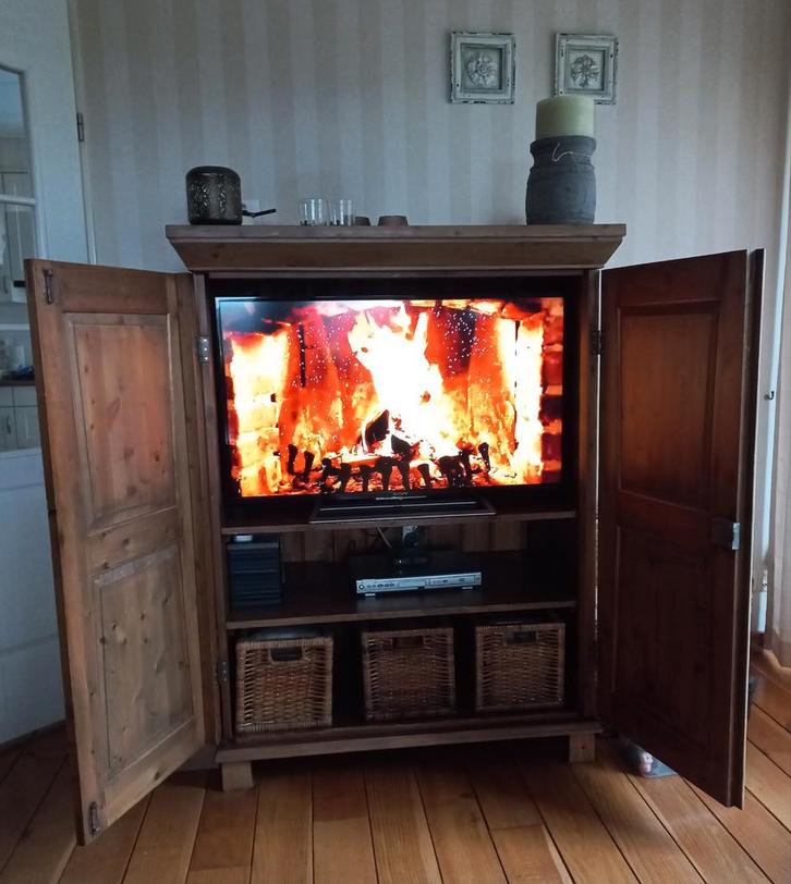 Houten TV-kast met deuren, Huis en Inrichting, Kasten | Kledingkasten, Gebruikt, 100 tot 150 cm, 100 tot 150 cm, 25 tot 50 cm