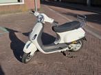 Witte Piaggio Vespa Snorscooter, slechts 5558 km, Fietsen en Brommers, Ophalen, Zo goed als nieuw, Vespa LX