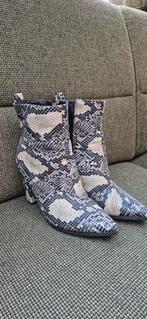 Slangenprint Enkellaarsjes maat 40, Beige, Lage of Enkellaarzen, Ophalen of Verzenden, Onbekend