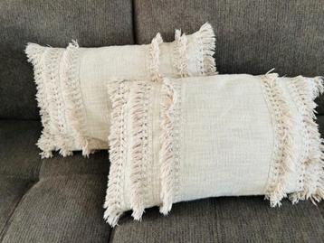 2 mooie sierkussens beige/ecru uit woonwinkel beschikbaar voor biedingen