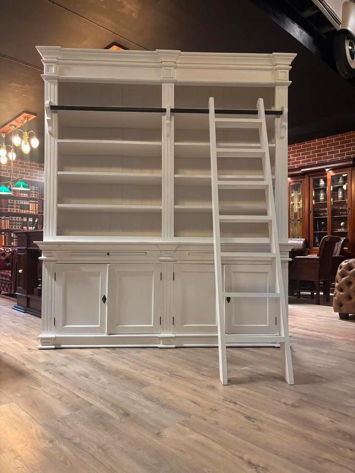 Boekenkast met Ladder - wit - landelijk, Huis en Inrichting, Kasten | Boekenkasten, Zo goed als nieuw, 200 cm of meer, 200 cm of meer