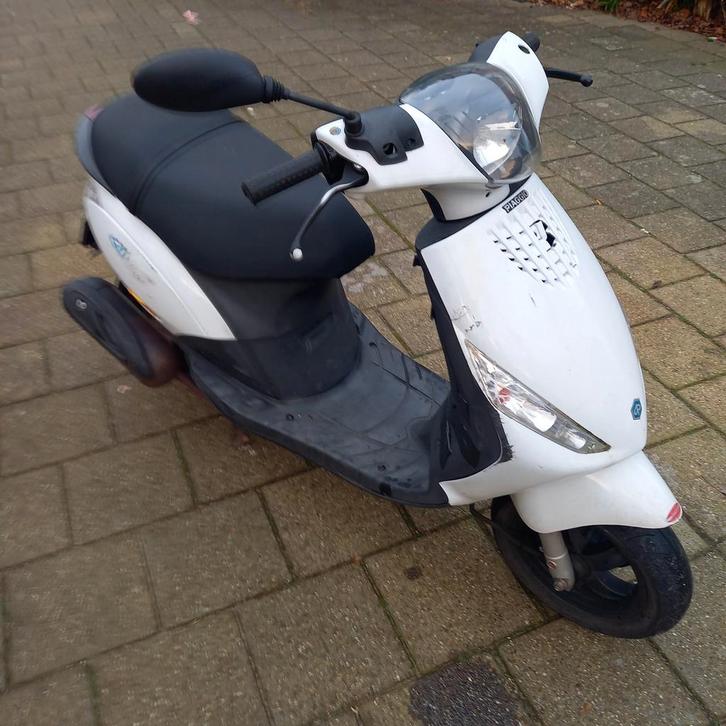 Piaggio zip (OPKNAPPER) te koop, Fietsen en Brommers, Scooters | Piaggio, Gebruikt, Zip, Benzine, Ophalen
