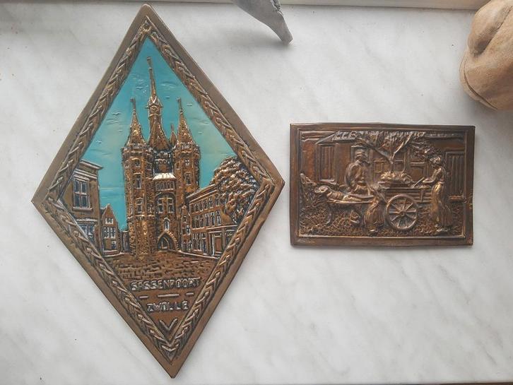 Set van 2 metalen antieke 3D wandplaten, Zwolle + 19e eeuw, Antiek en Kunst, Antiek | Koper en Brons, Koper, Ophalen of Verzenden