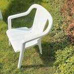 3 stuks kunststof stapelbare stoelen, in een mooie staat, Ophalen of Verzenden, Campingstoel