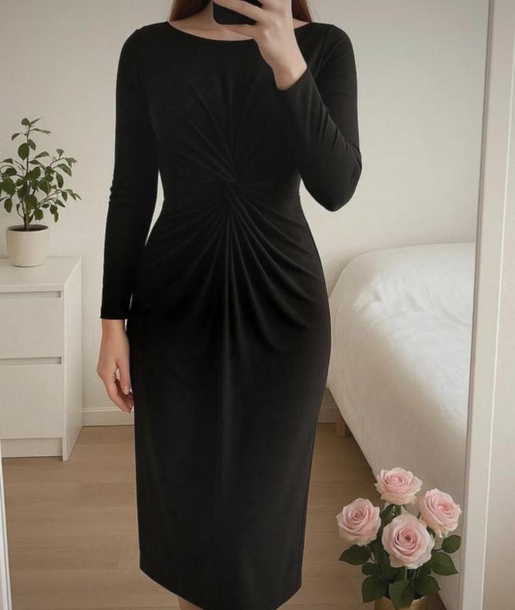 Elegante zwarte jurk – lange mouw met knoop detail, Kleding | Dames, Jurken, Zo goed als nieuw, Zwart, Onder de knie, Ophalen of Verzenden
