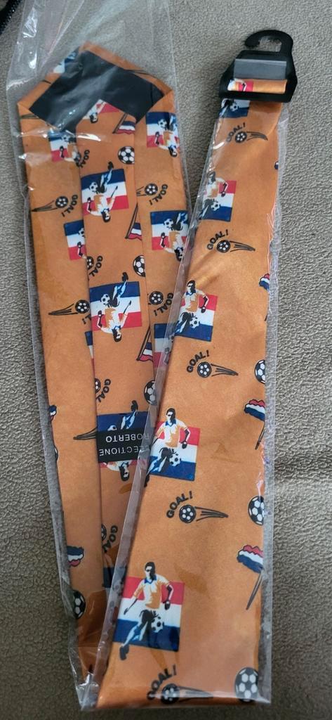 Oranje stropdas - voetbal thema, Kleding | Heren, Stropdassen, Nieuw, Met patroon, Oranje, Ophalen of Verzenden