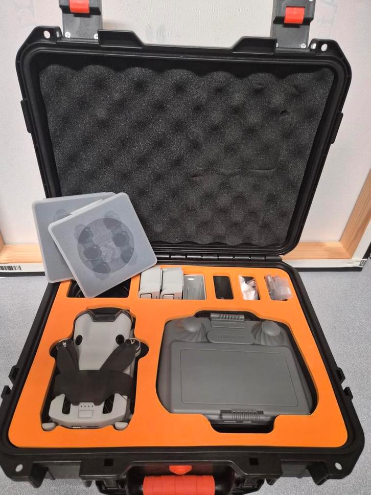 DJI Mini 4 Pro fly more combo en smart controller, Audio, Tv en Foto, Drones, Zo goed als nieuw, Drone met camera, Ophalen of Verzenden