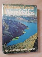 NIEUWE GROTE WERELDATLAS MET SATELLIETFOTO'S EN LUCHTOPNAMEN, Boeken, Atlassen en Landkaarten, Gelezen, Overige atlassen, Ophalen of Verzenden