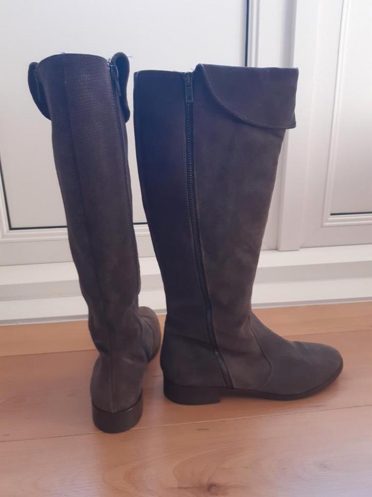 Bruine suède laarzen Novocento maat 41, Kleding | Dames, Schoenen, Zo goed als nieuw, Hoge laarzen, Bruin, Ophalen of Verzenden