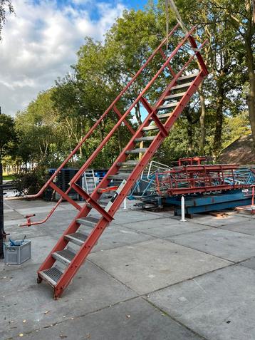 Stalen trap 3.81m. hoog 16 gegalvaniseerde treden 70cm br. beschikbaar voor biedingen