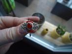 mooie echt zilveren ring met emaille en rood steentje m 17,5, Sieraden, Tassen en Uiterlijk, Ringen, Ophalen of Verzenden, Zo goed als nieuw