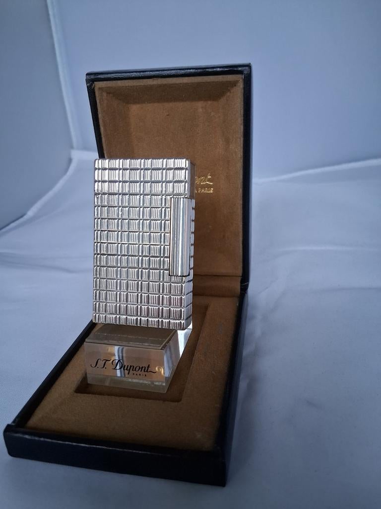 Dupont Aansteker L2 Zilver Kleur +Originele Dupont Doos., Verzamelen, Rookartikelen, Aanstekers en Luciferdoosjes, Ophalen of Verzenden