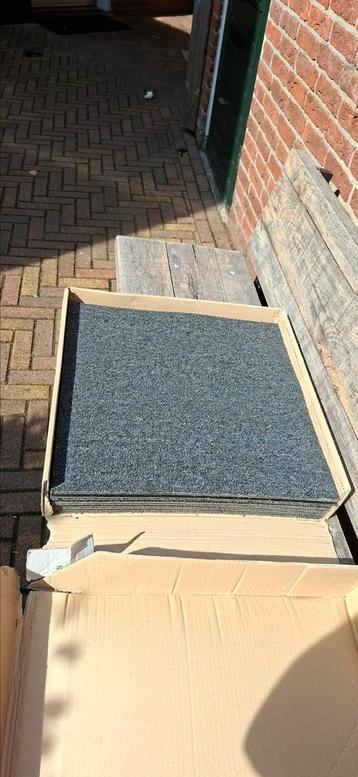 13 tapijttegels kleur graniet 50x50 beschikbaar voor biedingen