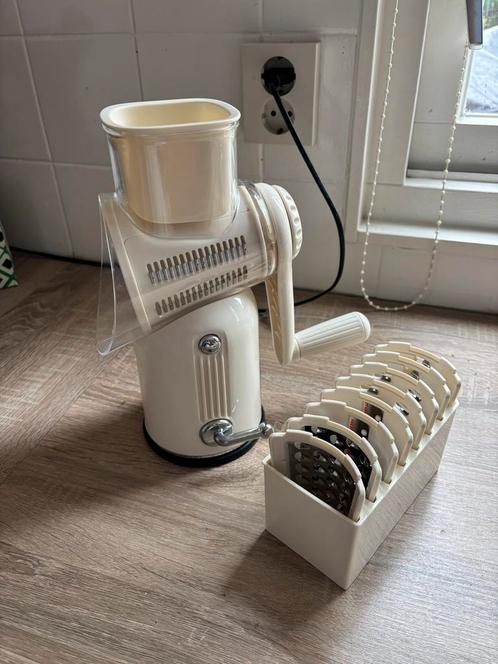 Kaasmolen / Groenterasp – met 5 verwisselbare messen, Huis en Inrichting, Keuken | Keukenbenodigdheden, Zo goed als nieuw, Ophalen of Verzenden