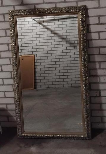 Vintage spiegel beschikbaar voor biedingen