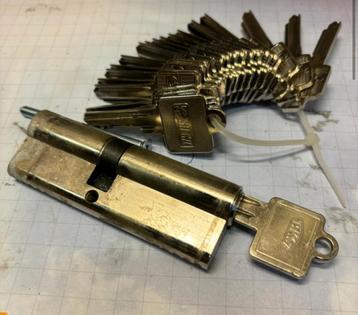 Cilinder met 20 sleutels beschikbaar voor biedingen