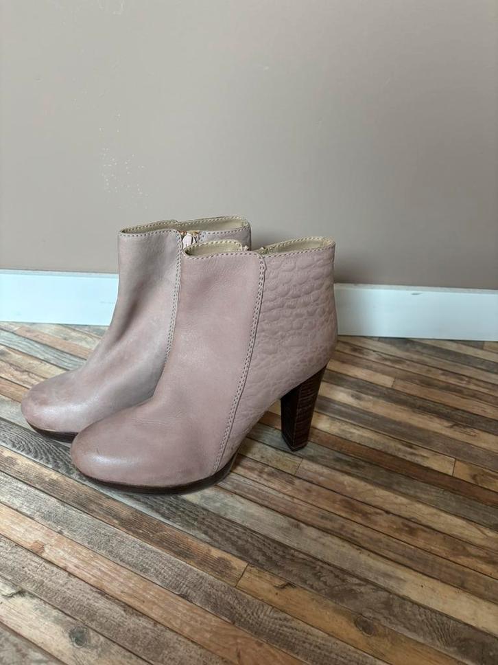 Nieuw leren enkellaarsjes Sascha maat 38, Kleding | Dames, Schoenen, Zo goed als nieuw, Zwart, Ophalen of Verzenden