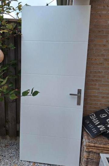 Binnendeur / opdekdeur met deurbeslag beschikbaar voor biedingen