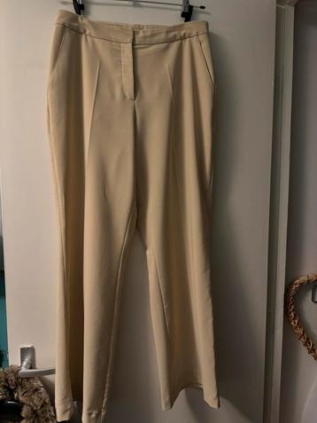 Mooie Beige Pantalon  beschikbaar voor biedingen