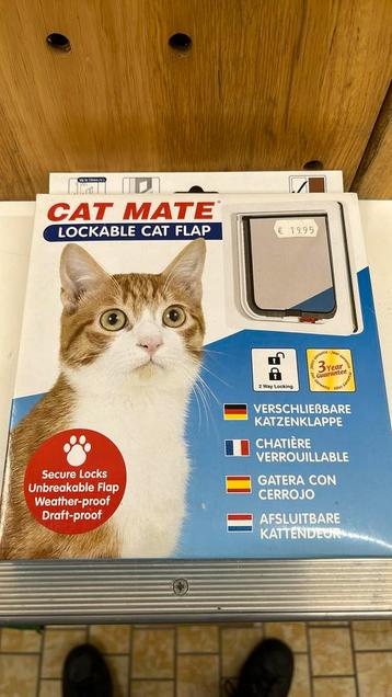 Cat Mate Lockable kattenluik beschikbaar voor biedingen
