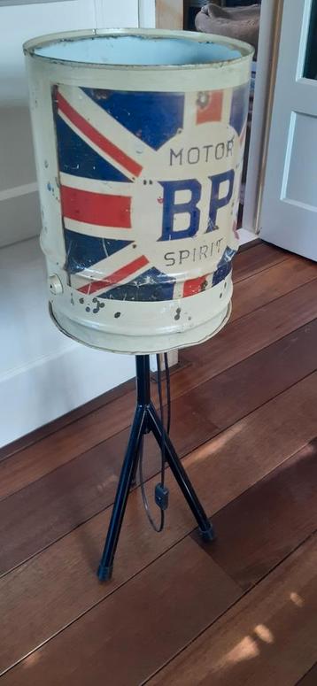 Mooie industrieele Vintage BP lamp. Gemaakt van oliedrum