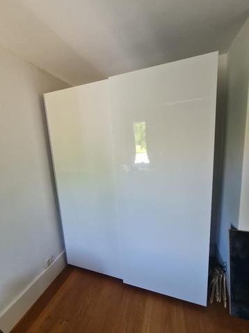 Ikea pax kledingkast met hoogglans deuren. Leveren/ monteren beschikbaar voor biedingen