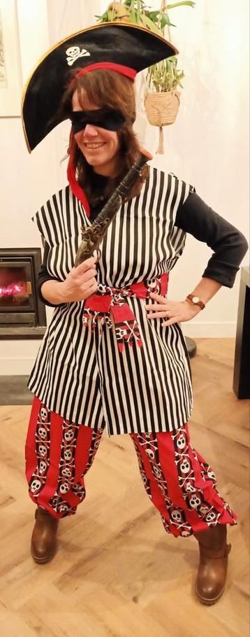 4 Piratenbroeken bv. carnaval, kinderfeest vrijgezellendag  beschikbaar voor biedingen