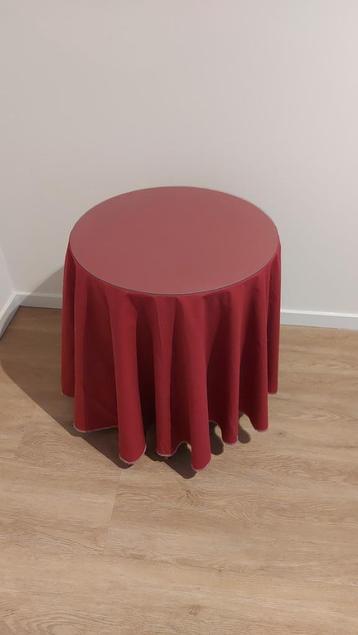 Rond tafeltje, bijzettafel + kleedje + ronde glasplaat GRATI beschikbaar voor biedingen