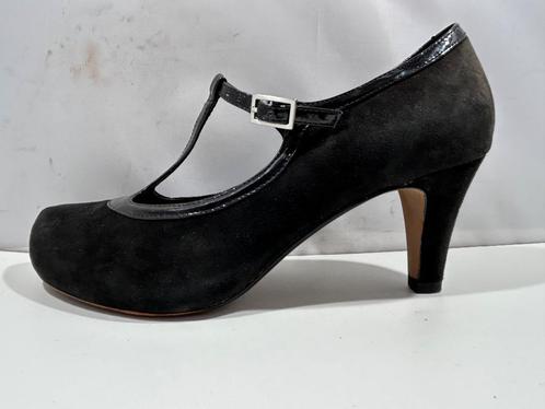 Clarks, maat 38 zwart suède schoenen met T-bandje, Kleding | Dames, Schoenen, Zo goed als nieuw, Schoenen met hoge hakken, Zwart