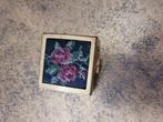 Vintage pillendoosje petit point geborduurd, Antiek en Kunst, Ophalen of Verzenden