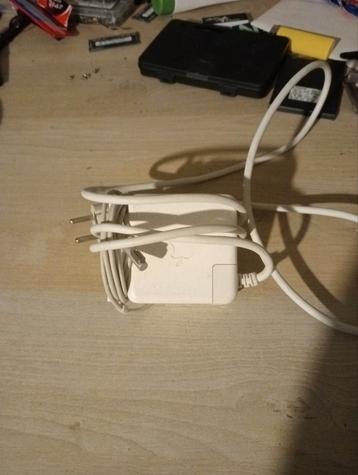 Originele Apple MagSafe 1 85 watt adapter beschikbaar voor biedingen