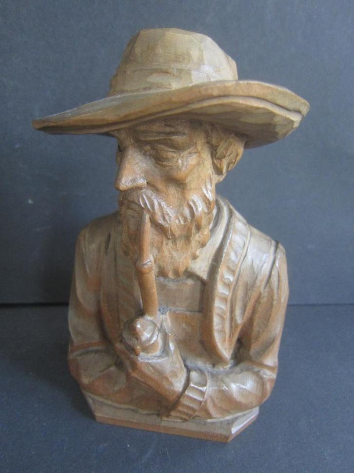 houten beeld man in trachtenkleding met stummel - pijp, Antiek en Kunst, Kunst | Beelden en Houtsnijwerken, Ophalen of Verzenden