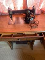 Antieke Naaimachine met Tafel gebroken snaar, Ophalen