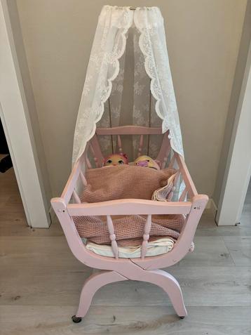 Poppenbed beschikbaar voor biedingen