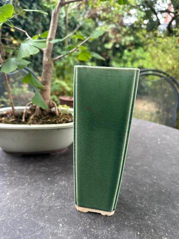 Hoge groen geglazuurde cascade bonsaipot beschikbaar voor biedingen