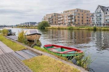 Verzinkt stalen roeiboot + roeispanen + hardhouten vlonders beschikbaar voor biedingen