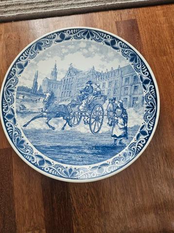 Delfts Blauw Bord met Koets beschikbaar voor biedingen